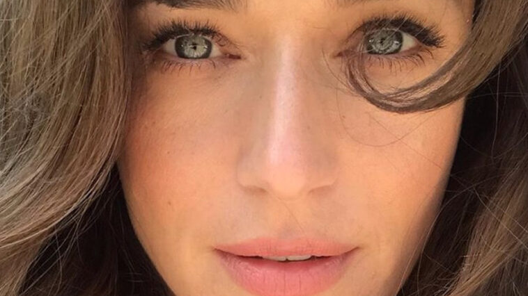 i katia zygouli fotografizete ologymnh ke choris kanena filtro sta 42 tis tis patai oles me diafora