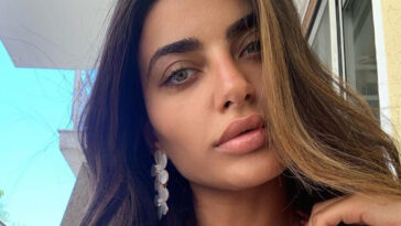 my style rocks apochorise kai i maria kazarian i terastia allagi tis mas afise me to stoma orthanoichto