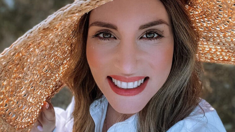anataraxeis se olo to instagram efere i nea anartisi tis athinas oikonomakou mouskema me kollito fanelaki thymatai to kalokairaki