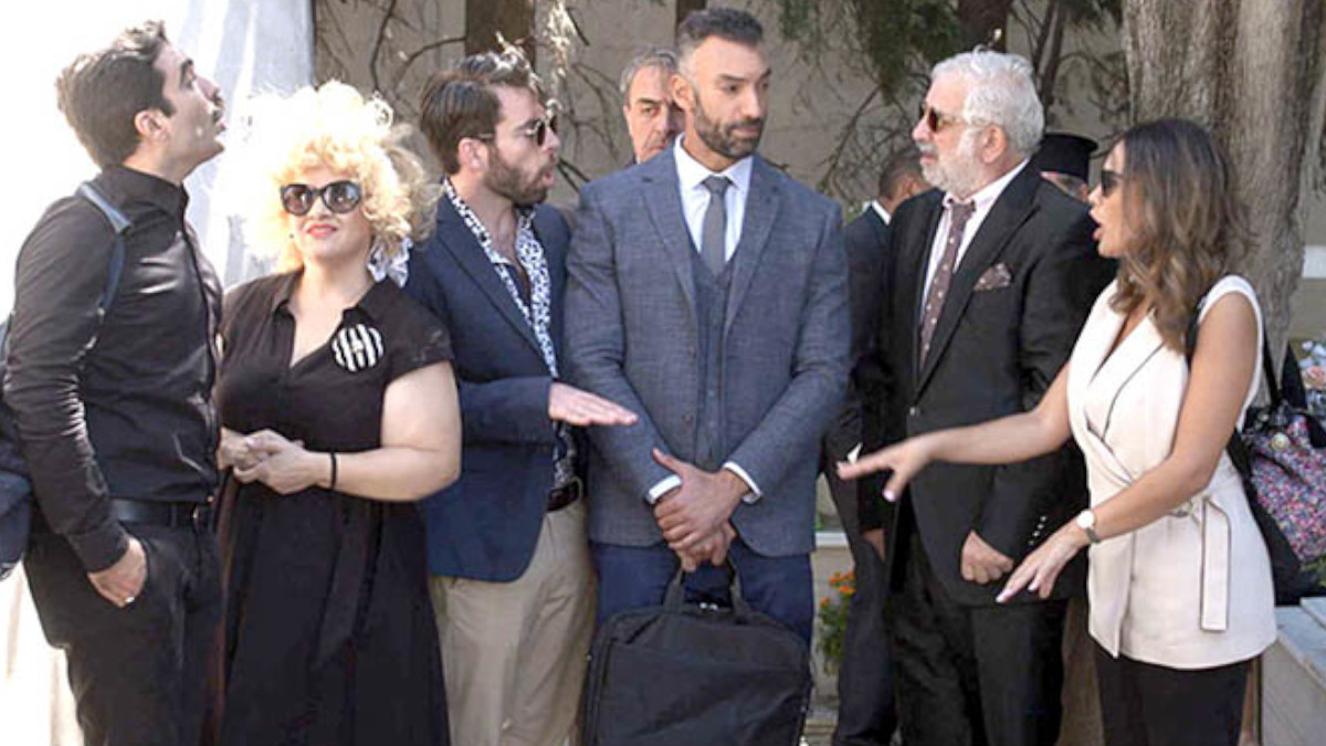 chaireta mou ton platano i eleni epistrefei sto spiti ton engonon tis poia einai omos ta anapantita erotimata gyro apo tin epistrofi tis