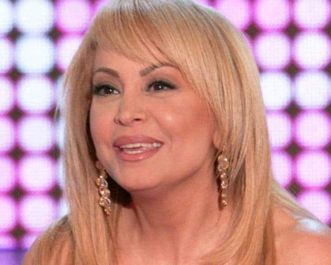 τέτα καμπουρέλη, τέτα καμπουρέλη ηλικία, τέτα καμπουρέλη κρέμες, τέτα καμπουρέλη κρέμες, τέτα καμπουρέλη ζώδιο, τέτα καμπουρέλη σύζυγος, τέτα καμπουρέλη νύχια, τέτα καμπουρέλη πρώτα θέμα, τέτα καμπουρέλη σπίτι, τέτα καμπουρέλη κοκλώνης, τέτα καμπουρέλη τηλεόραση