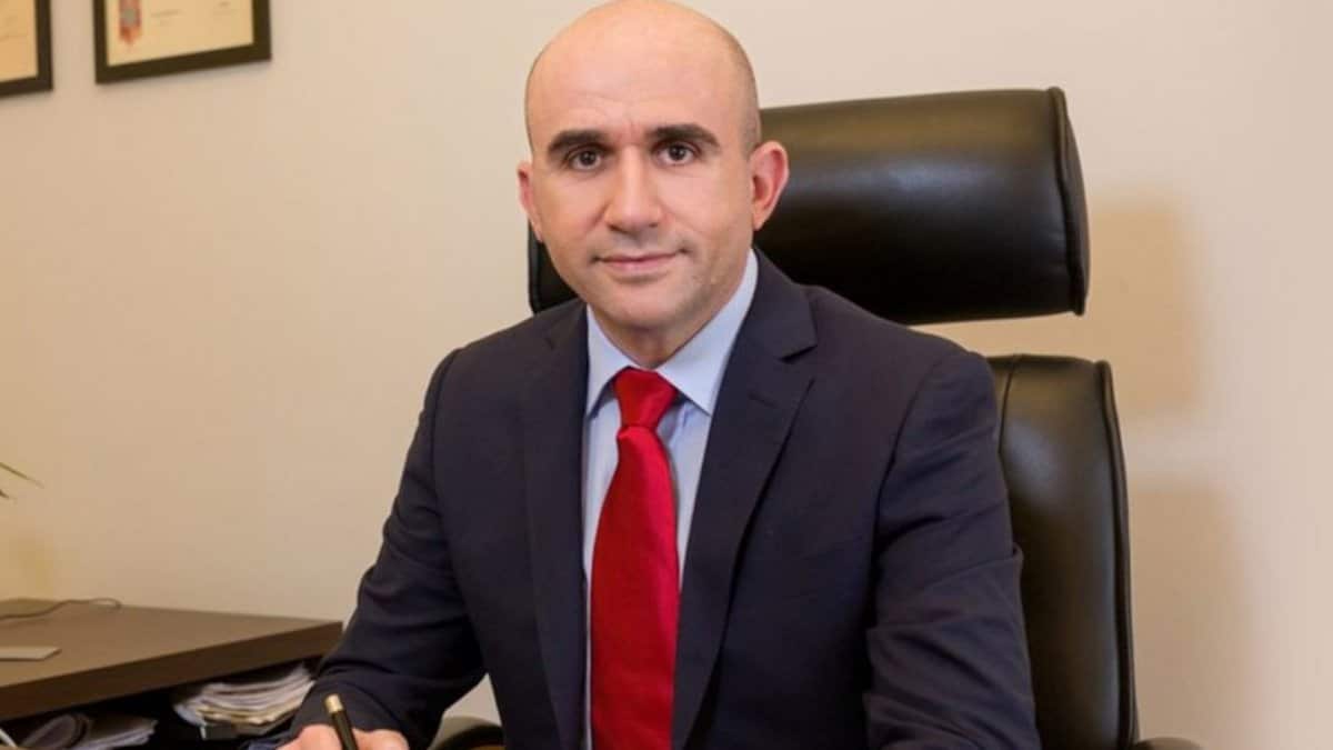 1649460012 grigoris leon