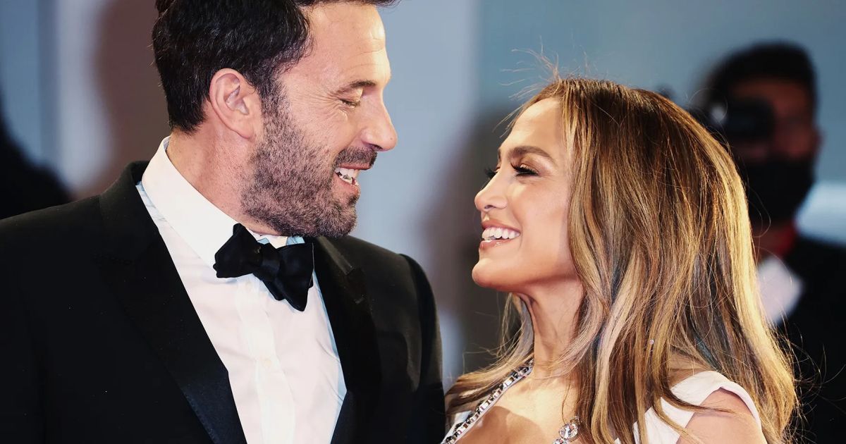 ben affleck jennifer lopez kiss