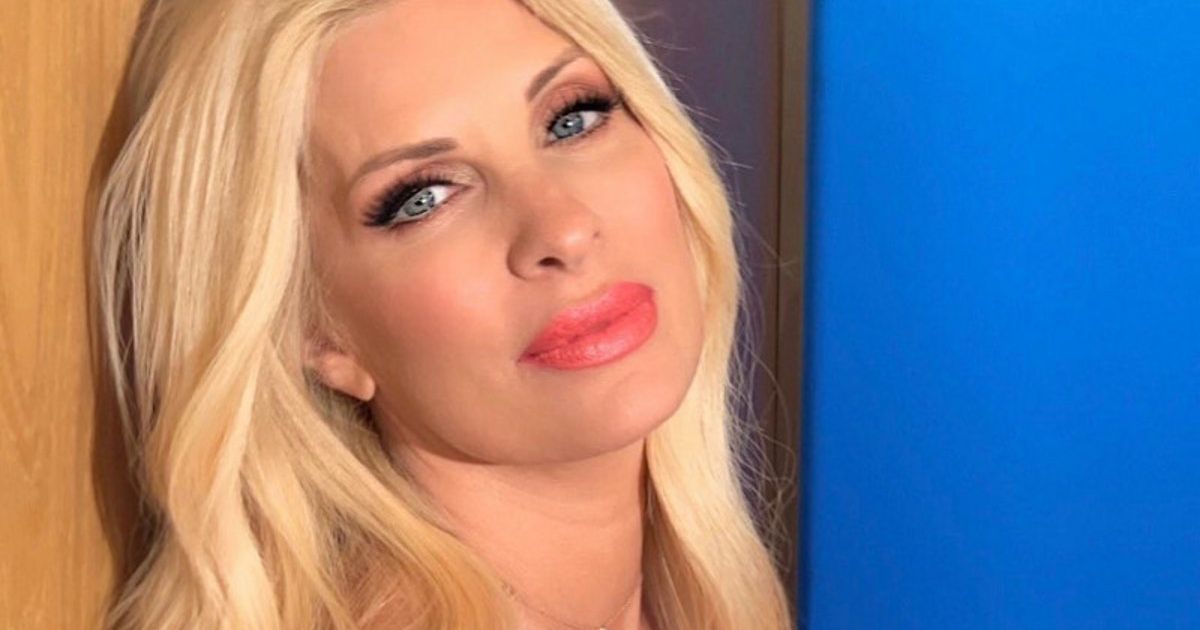 eleni menegaki kokkino forema