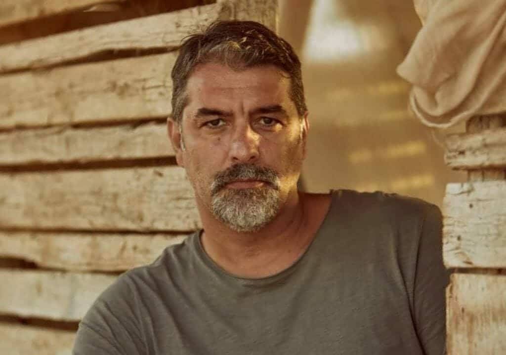 Βασίλης Μπισμπίκης: Η αντίδρασή του στους θεατές που εγκαταλείπουν την παράστασή του πριν το τέλος