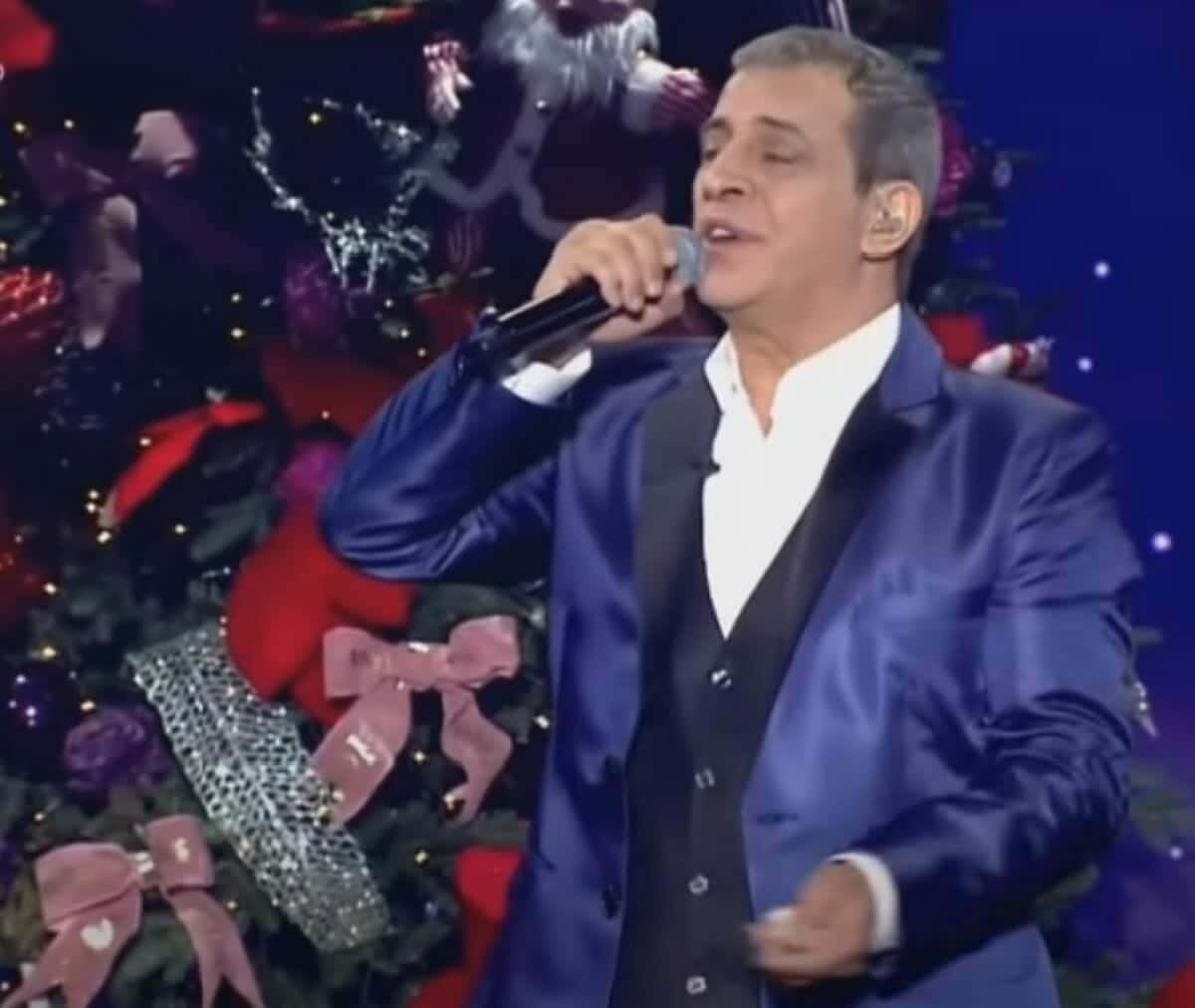 Θέμης Αδαμαντίδης: Έφτασε στο αυτόφωρο ο τραγουδιστής