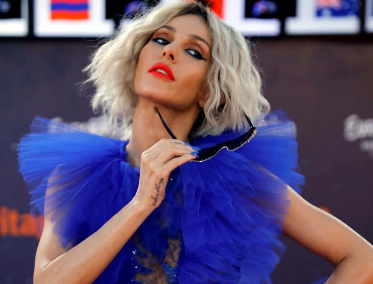 Η Τάμτα και ο Πάρης Κασιδόκωστας στο σημείο που σκοτώθηκε ο Mad Clip – Η στιγμή που περπατούν μαυροφορεμένοι