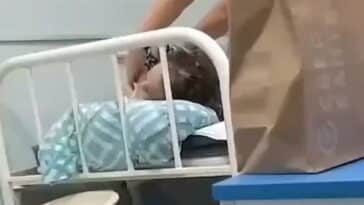 xylodarmos 90chronis apo ti gynaika poy ti frontize eikones poy sokaroyn